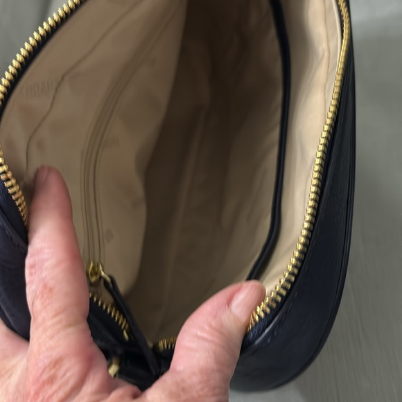 Brahmin pebbled leather navy blue shoulder bag with matching wallet. - Picture 4 of 10